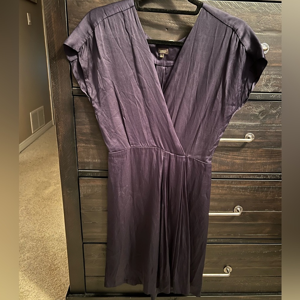 Babaton Aritzia Stretch 95% Silk Deep V-Neck Short Sleeve Dress